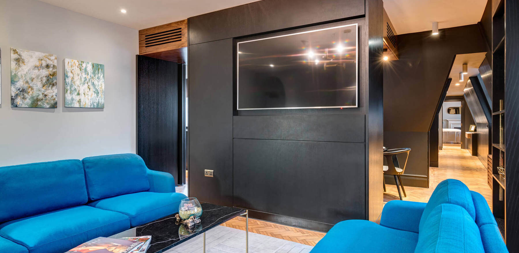 Living area with sofas and TV in Temple Suite at Apex Temple Court Hotel