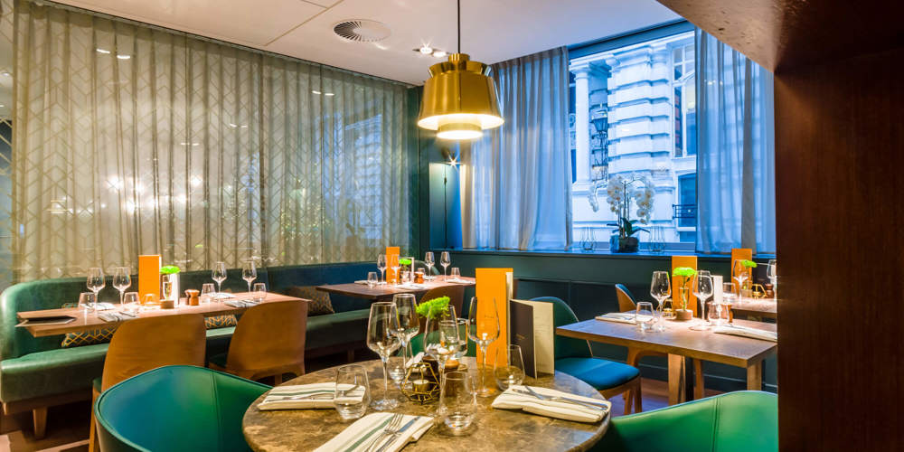 Off The Wall Bar & Grill