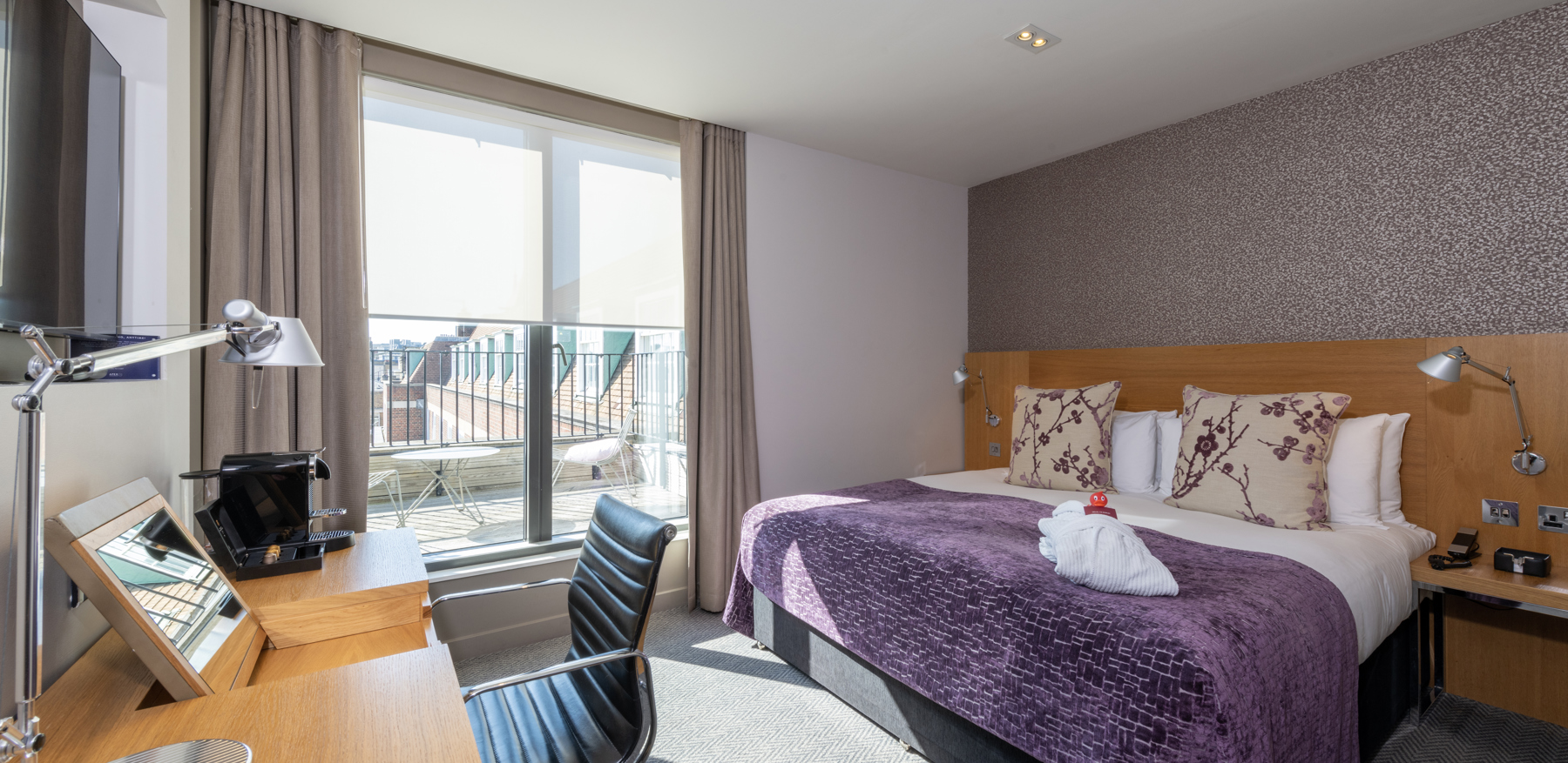 Deluxe Room at Apex Temple Court Hotel