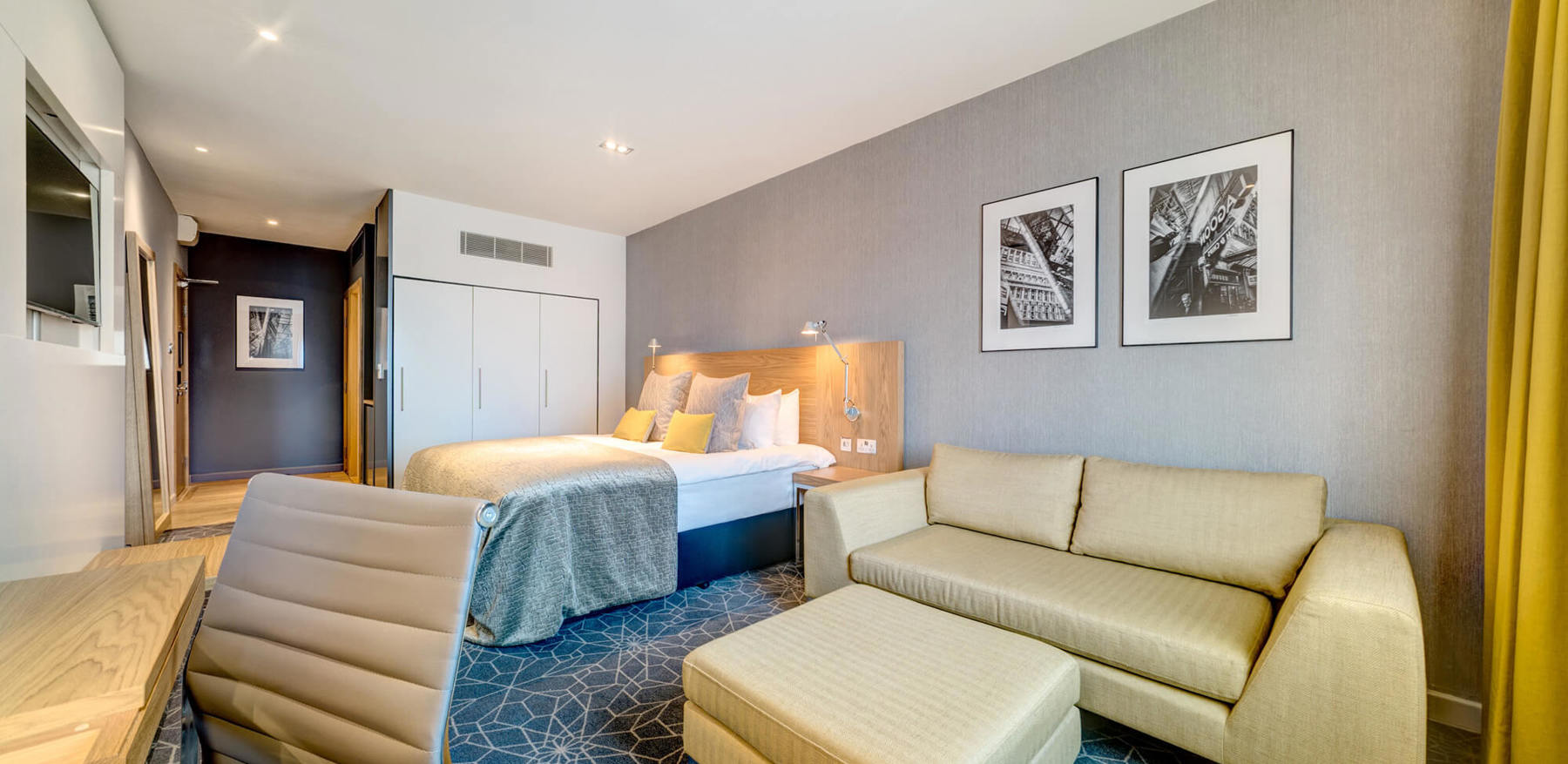 Superior Room with sofa, desk and TV