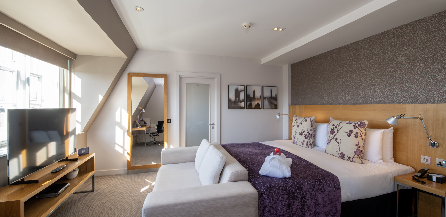 Deluxe Room at Apex Temple Court Hotel