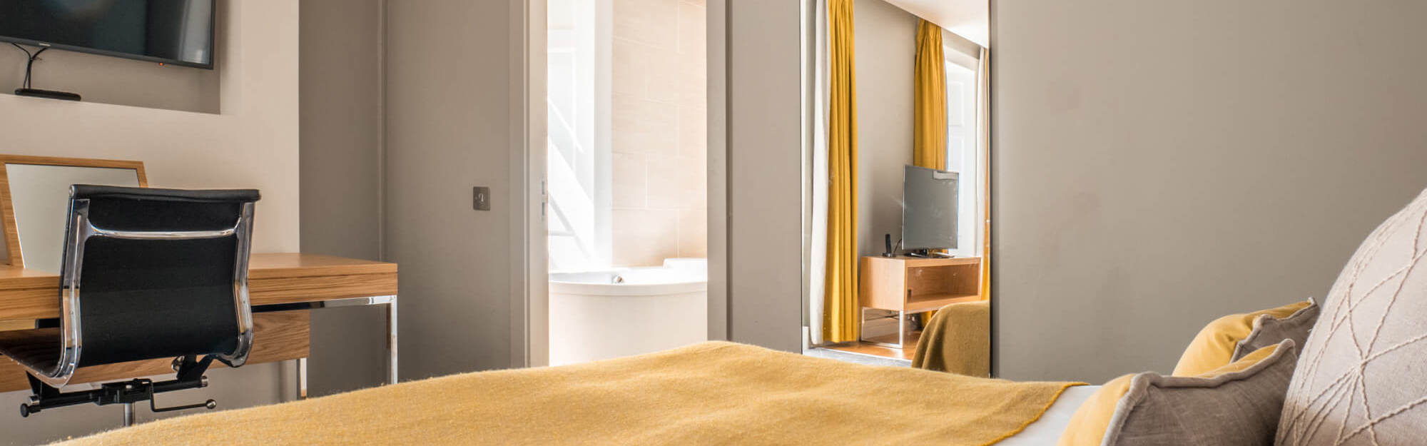 Master Suite with king size bed at Apex Waterloo Place Hotel