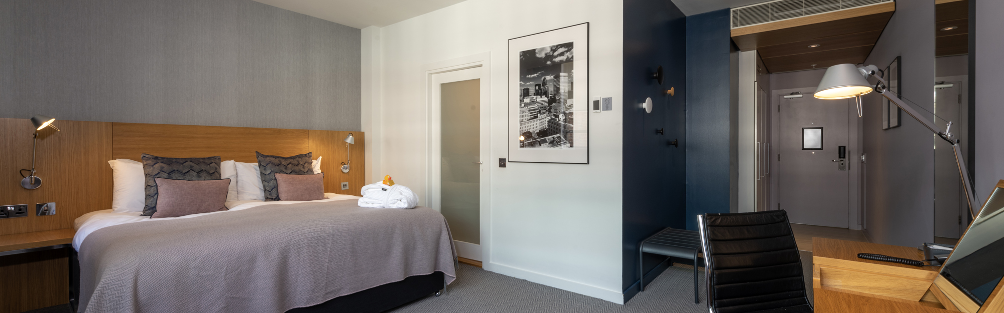 Superior Room at Apex City of London Hotel