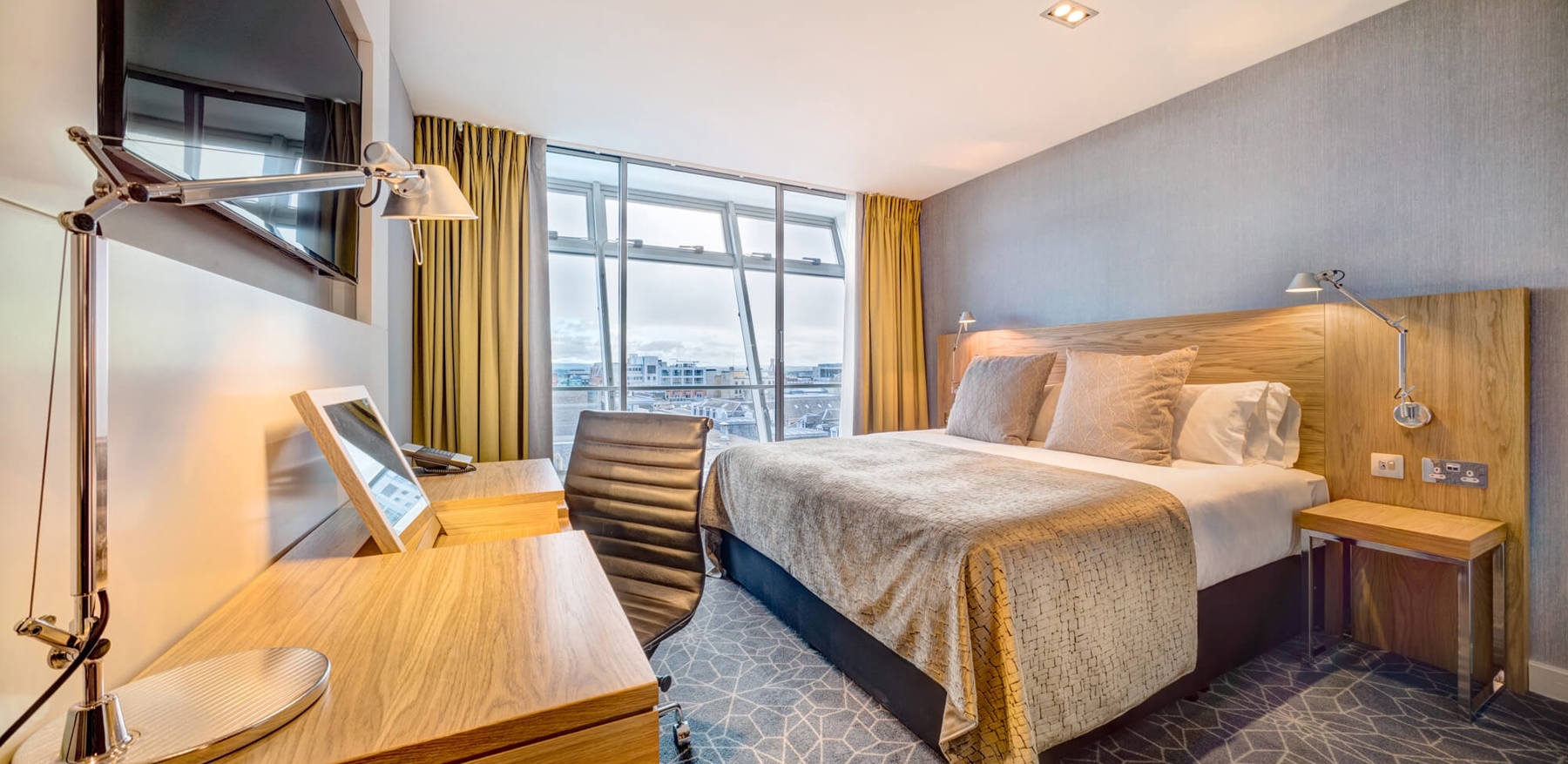City View Room with bed, TV and desk