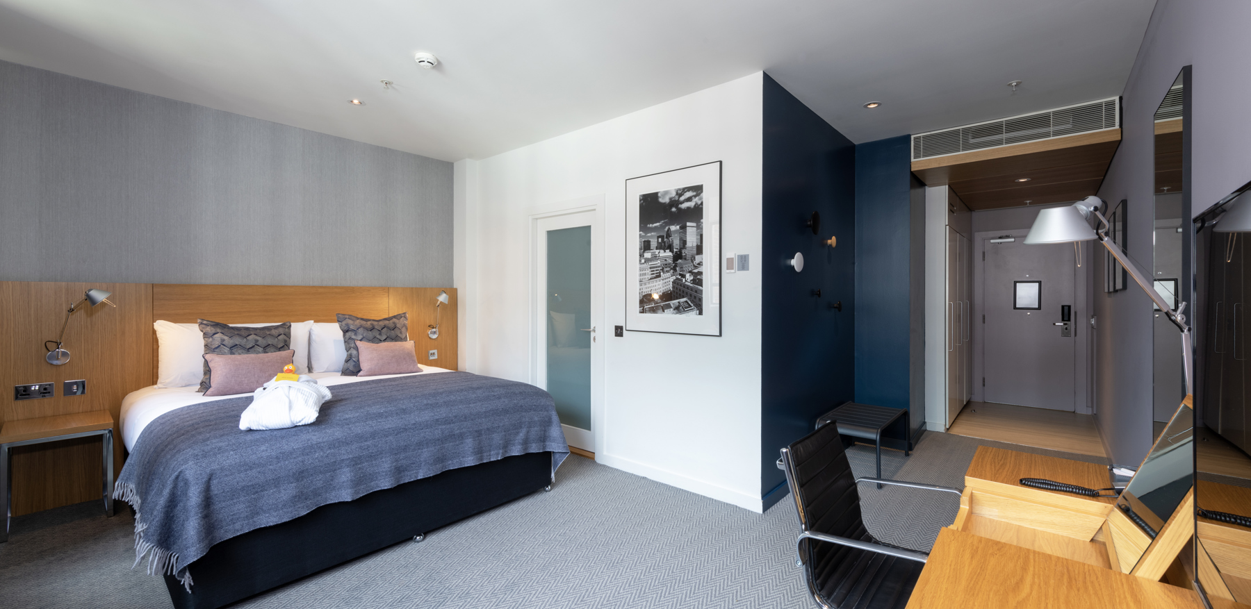 Superior Room at Apex City of London Hotel
