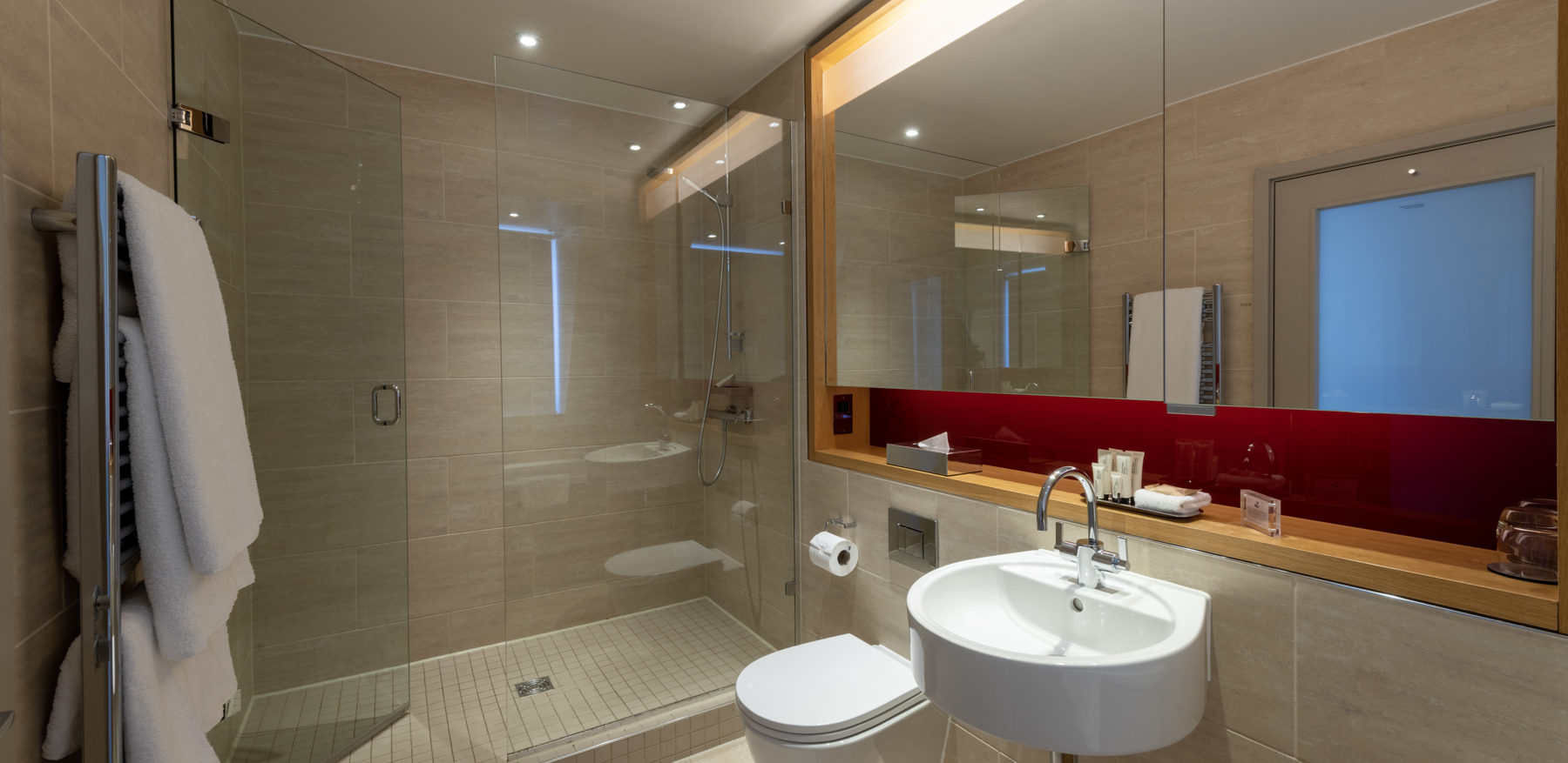 Master Suite bathroom with bath at Apex Temple Court Hotel