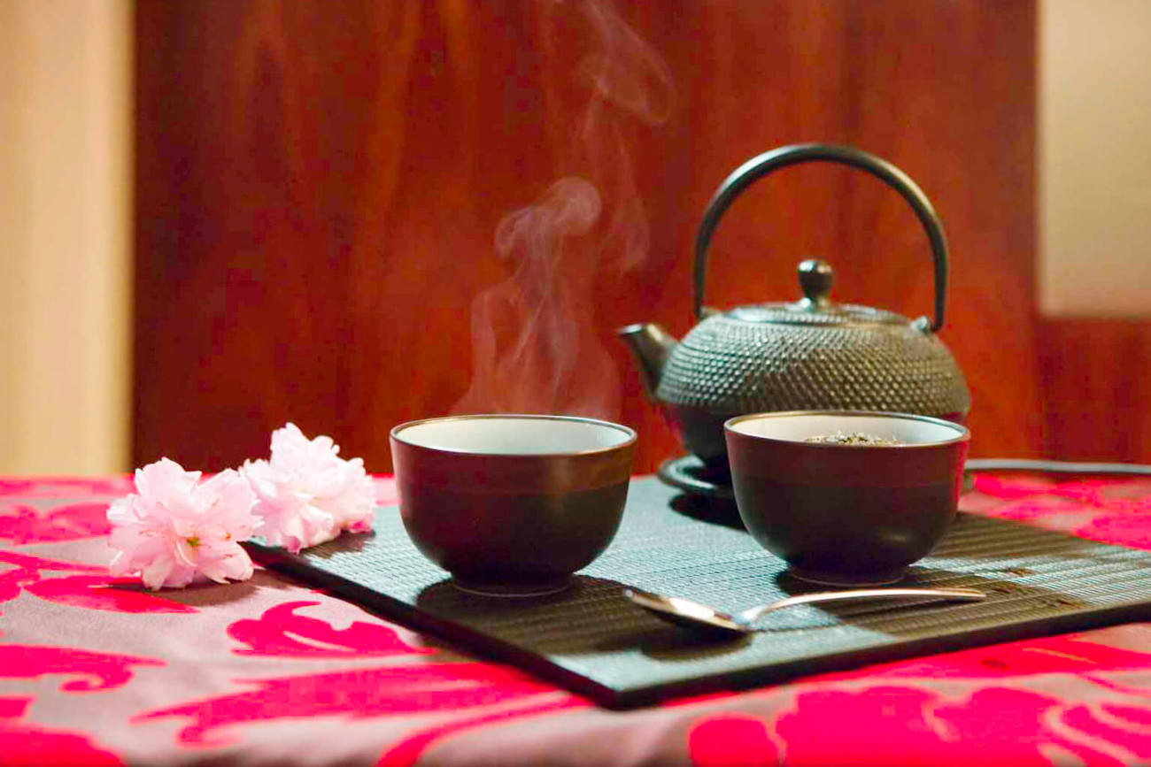 Spa teapot and cup with flowers