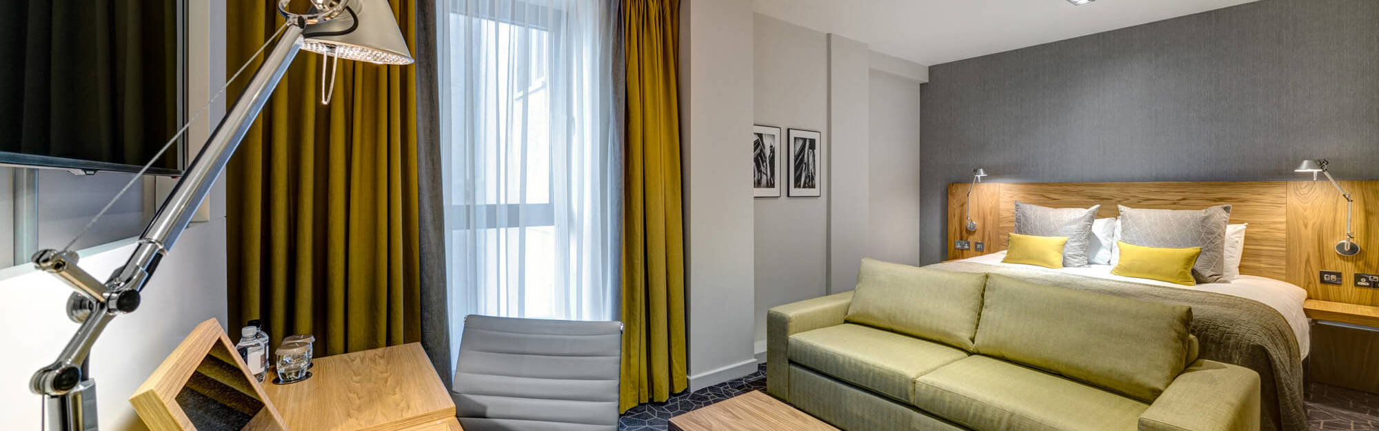 Family Room with bed, sofa-bed and desk with TV