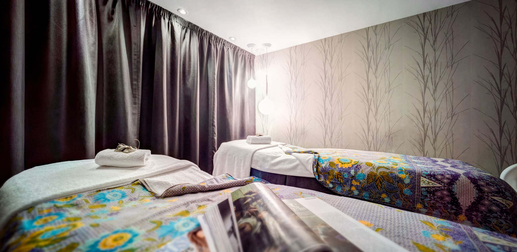 Double treatment room with two massage tablesDouble treatment room with two massage tables