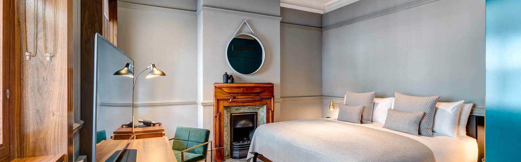 Grand Suite bedroom with bed at Apex Temple Court Hotel