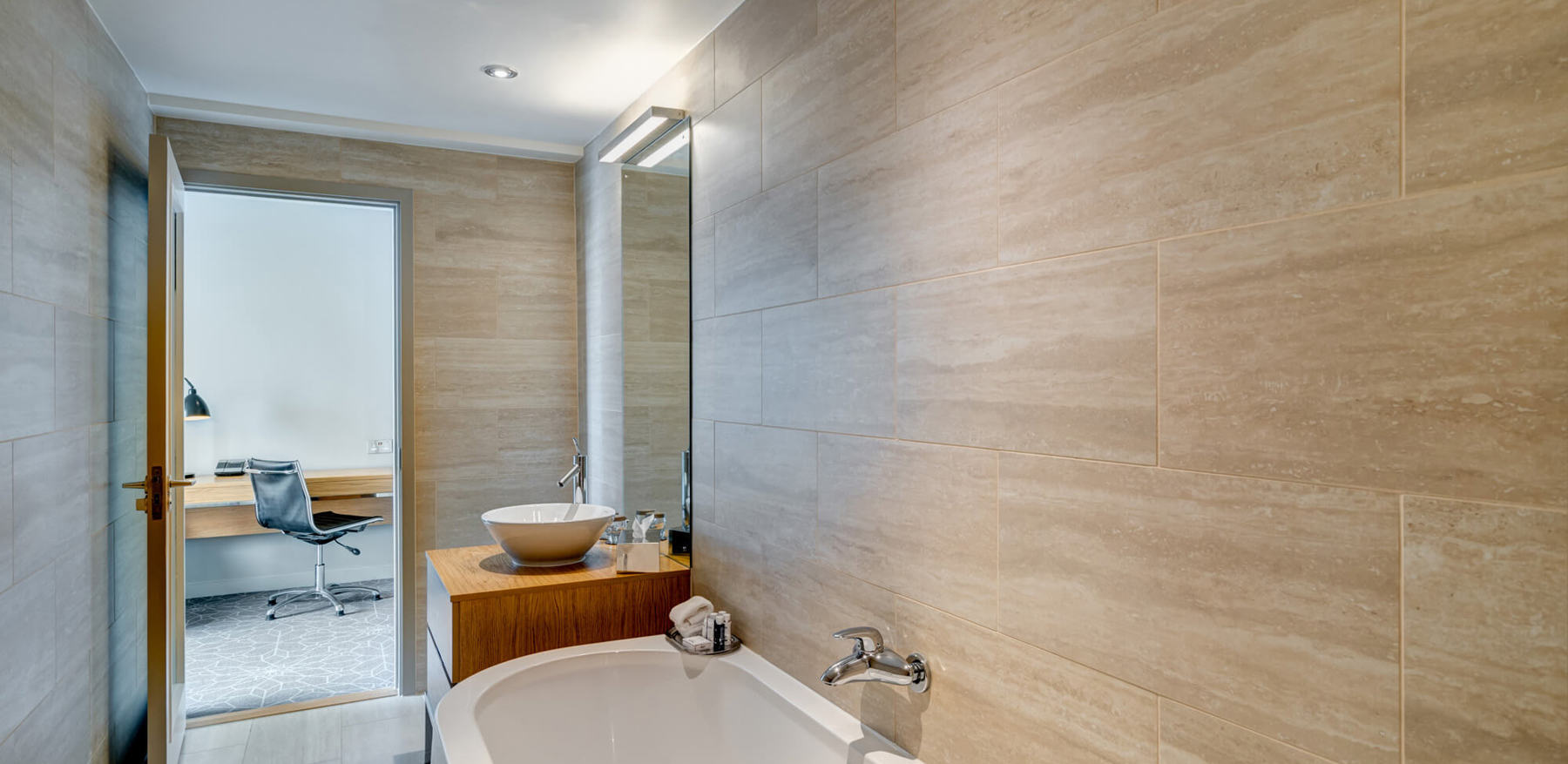 Junior Suite bath tub in bathroom